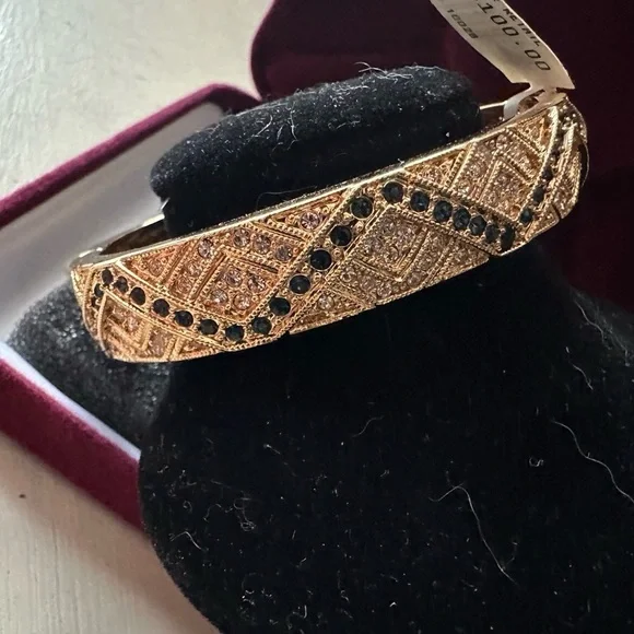 Camrose and Kross gold toned bangle - Picture 5 of 10